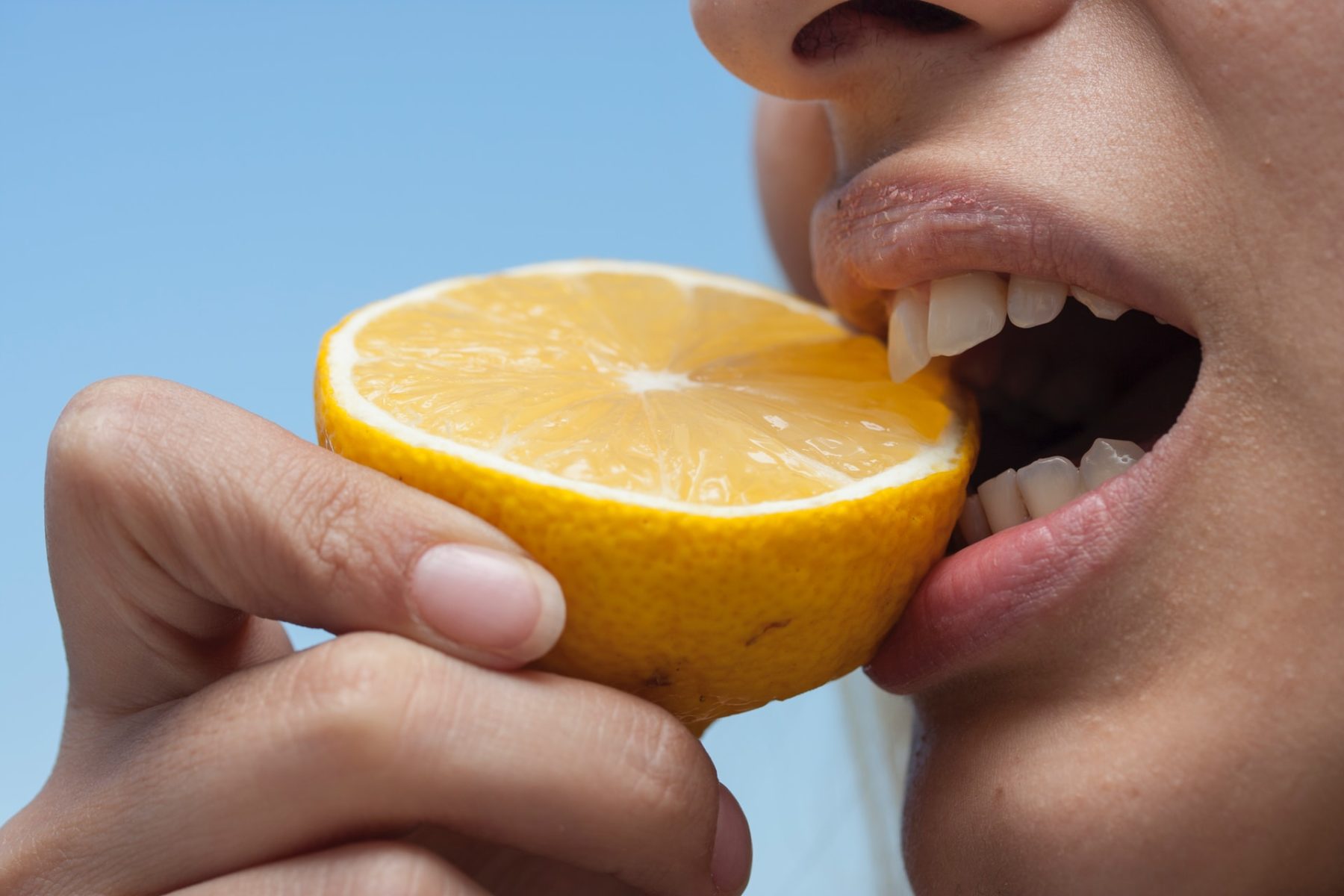 Quel type d’aliments manger après un implant dentaire ?